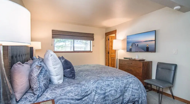 1000 Lakeshore Townhouse Unit 20 3 Bedrooms 2.5 Bathrooms Townhouse