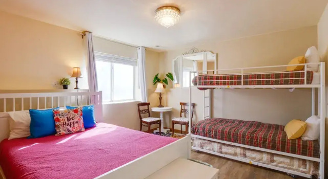 Коттедж с 3 комнатами Homey Dog-friendly Retreat w/ Deck in Dtwn Frisco!