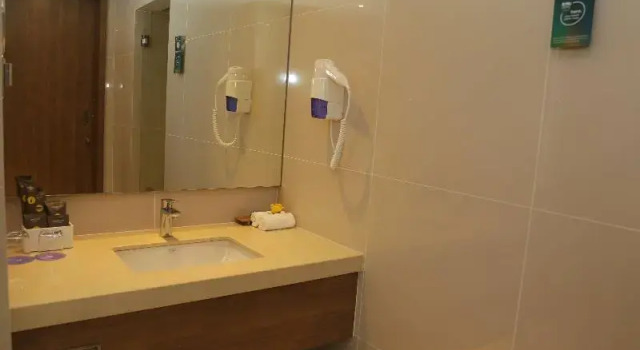 Birinci sınıf çift kişilik oda Novotel Taiping Perak