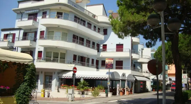Residence Caravelle, Забронировать Отель Каорле Линьяно-Ривьера