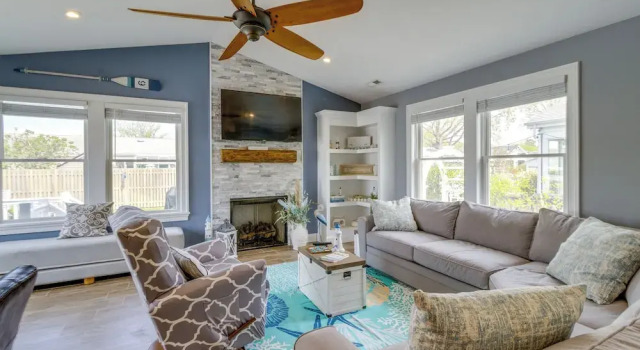 Коттедж Half-mi to Beach: Cape May Getaway w/ Deck & Yard!
