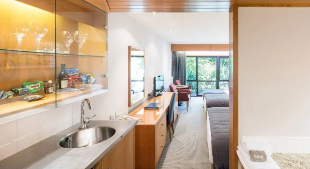 Четырёхместный семейный номер Premium Commodore Airport Hotel Christchurch