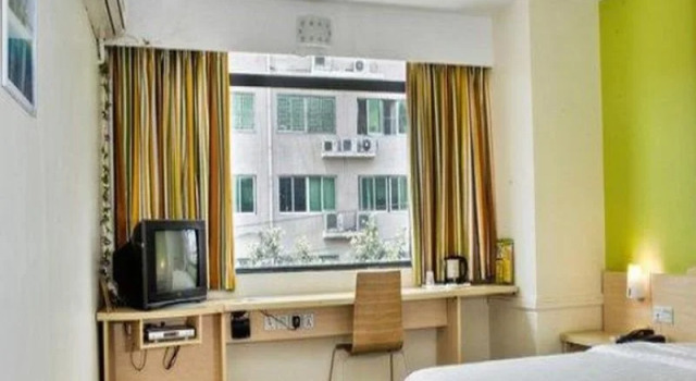 7 Days Inn Urumqi Ka Shi West Road Airport Branch, Rezerwuj Hotel Urumqi Xinjiang