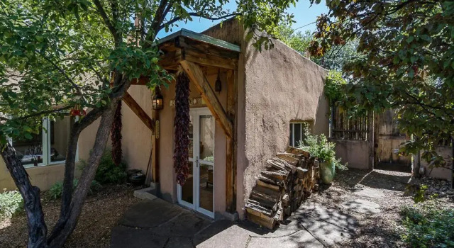 Casita Don Manuel, 1 Bedroom, Sleeps 2, Private Yard, Grill, Kiva Fireplace, Varaa Hotelli Santa Fe New Mexico