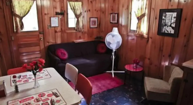 #6 - Casablanca 1 Bedroom Cabin by RedAwning, Varaa Lomakoti Carp Lake Michigan