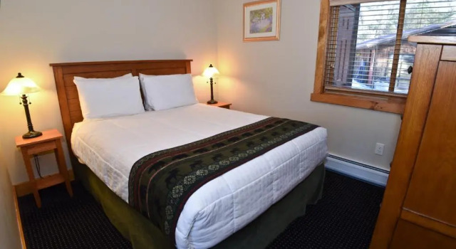 Полулюкс Timber Inn Motel