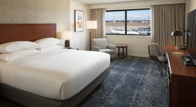 Двухместный клубный номер Standard Sheraton Hartford Hotel at Bradley Airport
