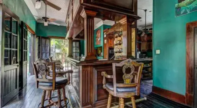 Toucan Suite @ Mahogany Hall