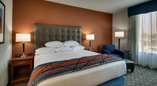 Номер Superior Drury Inn & Suites Iowa City Coralville