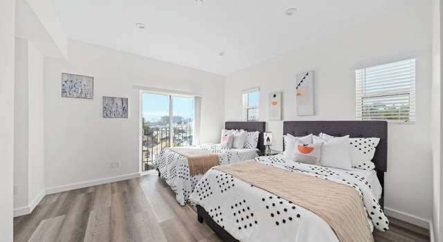 Четырёхместный номер Classic Downtown LA Stylish Bedrooms