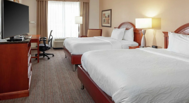Номер для гостей с ограниченными физическими возможностями Hilton Garden Inn Charlotte North