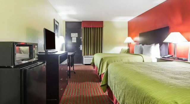 Четырёхместный номер Standard Quality Inn Sweetwater West