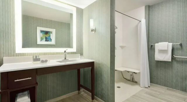 Четырёхместный номер Standard с красивым видом из окна Homewood Suites by Hilton Wilmington-Brandywine Valley