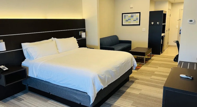 Двухместный номер Standard Holiday Inn Express & Suites Salinas