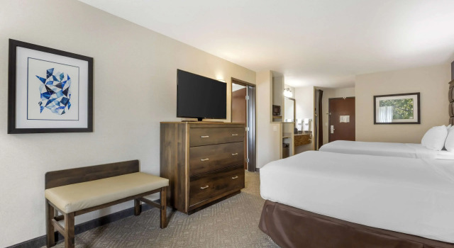 Шестиместный люкс с 2 комнатами Best Western Plus Northwind Inn & Suites