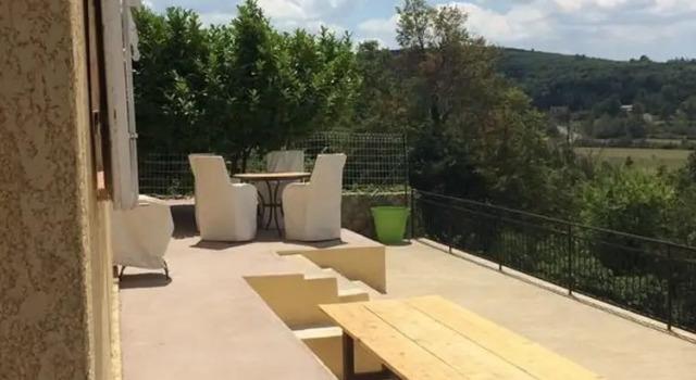 Promenade du Château, Rezervasyon Otel Montmeyan Green Provence