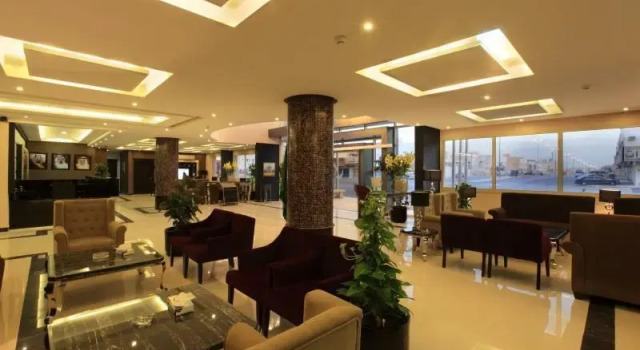 Wonder Plaza Suites