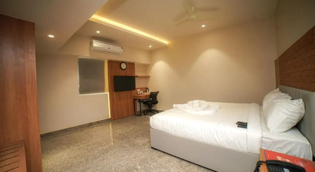 HOTEL SVM GRAND, Rezerwuj Hotel Lingampalli 