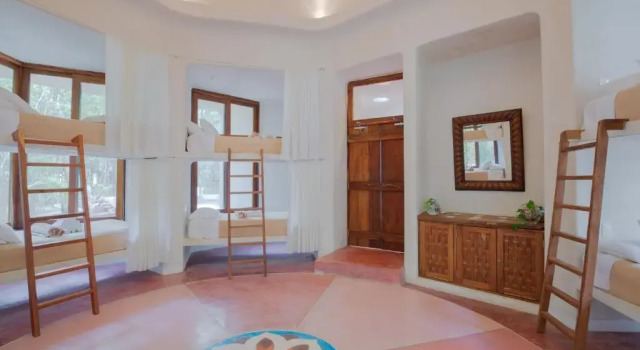 Кровать в общем номере Hotel Holistika Tulum