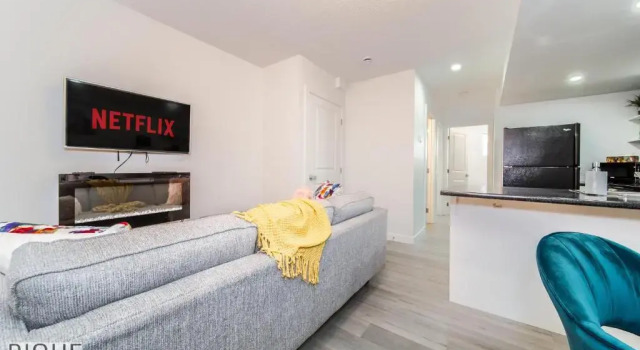 Коттедж VIBRANT EXECUTIVE HOME I World of Science Centre I w free parking & Fast WiFi!
