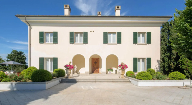 Splendid Villa in Macerata With Pool & Views, Rezervovat Vila Macerata 
