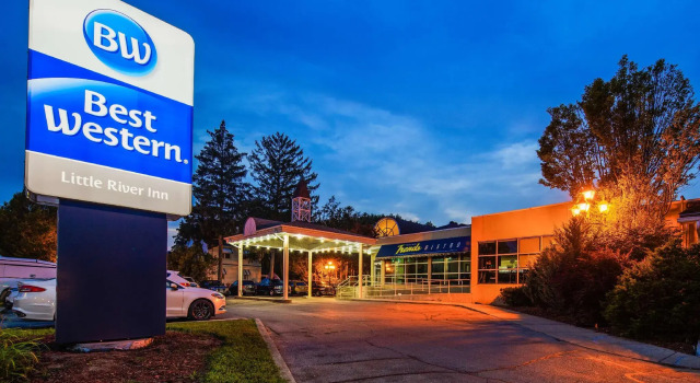 Кровать в общем номере Best Western Little River Inn
