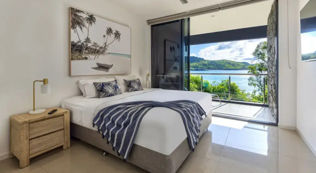 Вилла Deluxe Villa 2 The Edge Oceanfront  Deluxe 4 Bedroom Near Marina With Golf Buggy