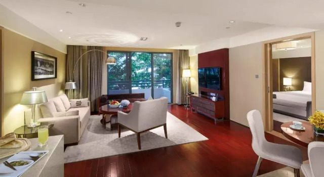 Апартаменты Deluxe с 2 комнатами с балконом Hilton Guangzhou Science City