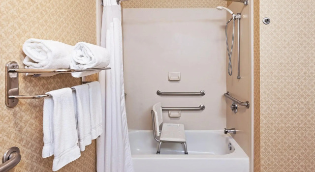 Четырёхместный номер Standard Holiday Inn Express & Suites - Laredo-Event Center Area by IHG