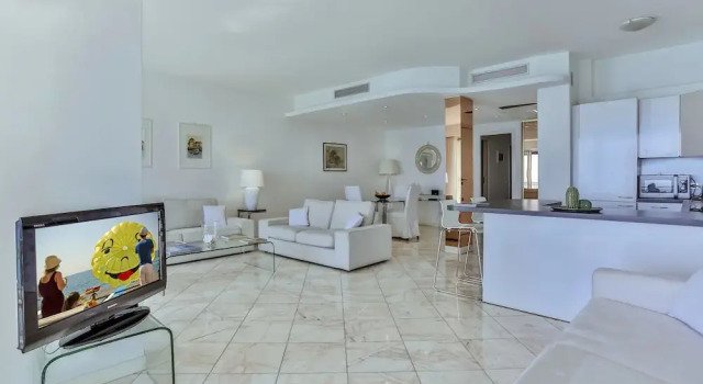 HAPPY FEW - La Suite 92, Забронировать Отель Ницца Приморские Альпы, рядом с Пляж Фаброн