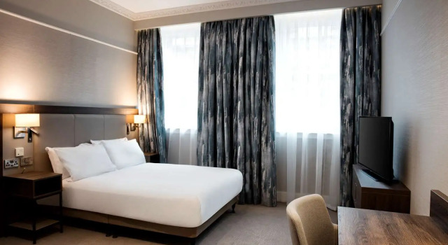 Номер для гостей с ограниченными возможностями Hilton Edinburgh Carlton