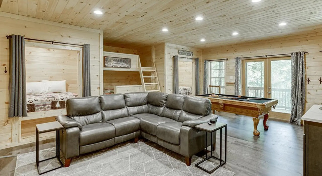 Luxury Cabin Sleeps 8 With Creekside Fire pit Near Helen GA, Prenota Hotel Helen Georgia