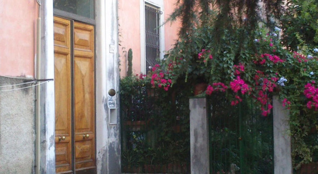 Bed  Breakfast Bonaventura, Book Hotel Hoteller i Salerno med parkering, Parkering
