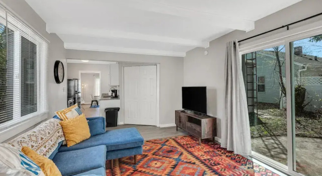 Коттедж 3 Blocks to Notre Dame 2 Bedroom 1 Bath Home 815