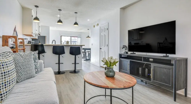 Апартаменты 1 Mi to Beach: Cozy Grand Strand Townhome!
