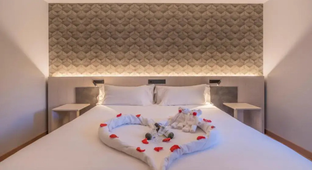 Двухместный номер Deluxe с балконом Hotel NERU con Encanto