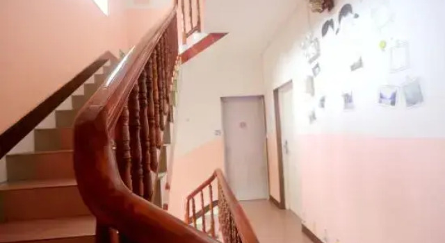 Langqing Residence Sky Garden Cat Café & Scenic View Inn (Yangshuo West Street Branch, Забронировать Отель Отели Яншо с парковкой, рядом с Парк Яншо, Парковка