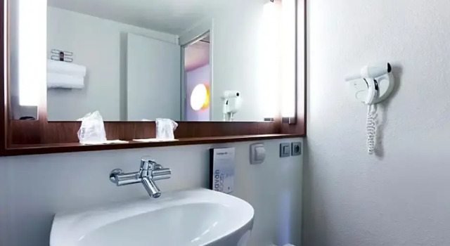 Четырёхместный номер Standard Campanile Prime - Aix-en-Provence Sud - Pont de lArc