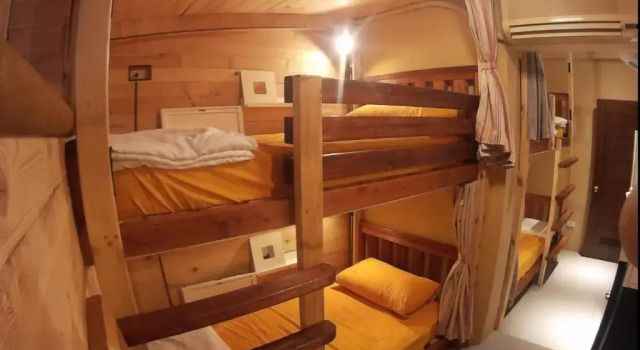 Кровать в общем номере On Board Hostel