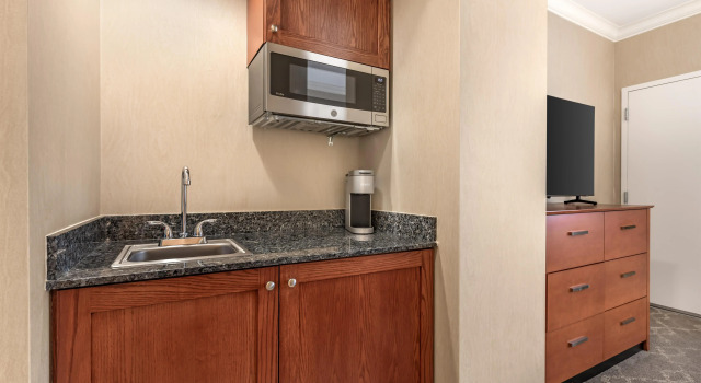 Двухместный люкс с балконом и с видом на горы Best Western Plus Silver Saddle Inn