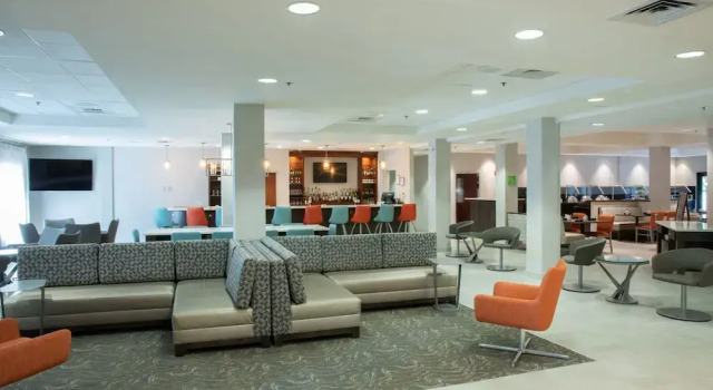 Holiday Inn Hotel & Suites Raleigh-Cary I-40 @Walnut St