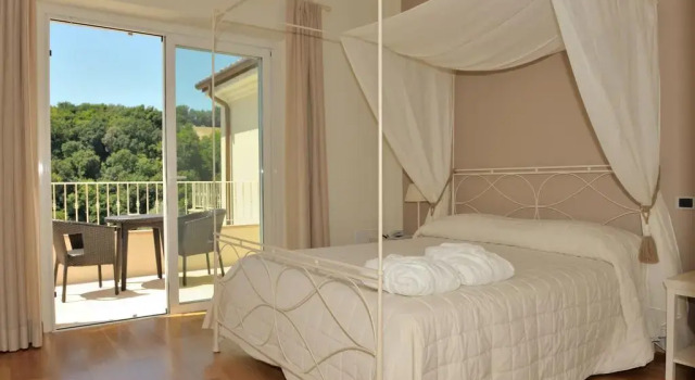 Hotel Giardino Suite&Wellness, Rezervovat Hotel Hotely v Numana s bazénem, Bazén