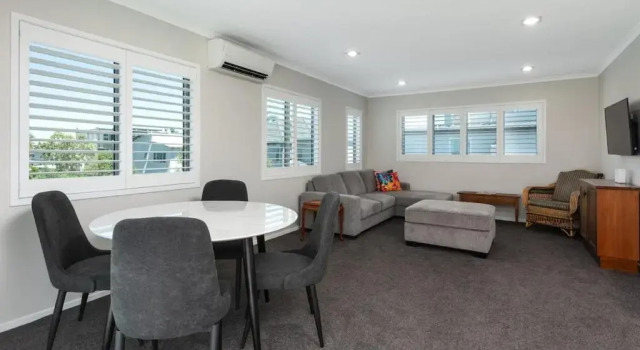 Апартаменты Modern Marine Parade Apartment