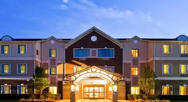 Кровать в общем номере Staybridge Suites Detroit-Novi by IHG