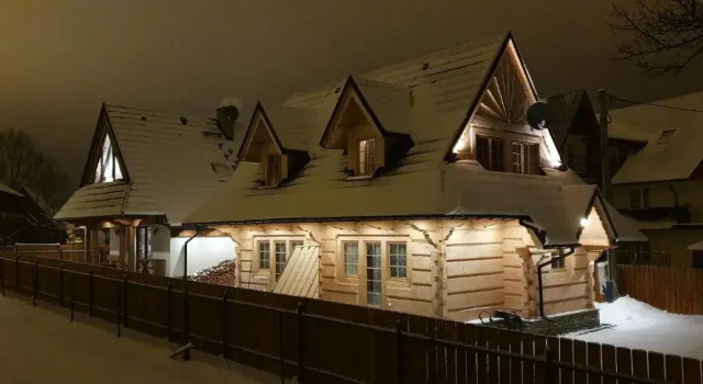 Górska Chata pod wyciągiem Remiaszów nr IX ski bus pod domkami, Book Vacation Home Hotels in Tatras with Parking, Parking