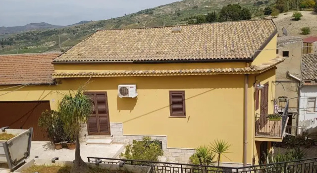 Коттедж с 2 комнатами GRETAS HOUSE