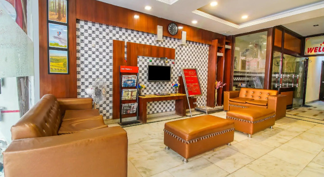 OYO 26216 Hotel Maanvi