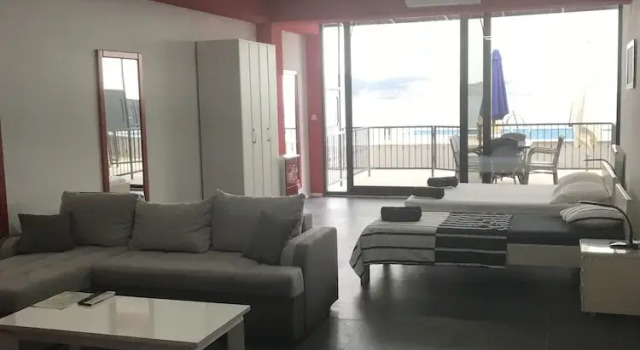 Apartments Red Beach