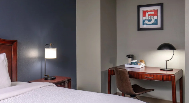 Двухместный номер Deluxe Four Points by Sheraton Kalamazoo