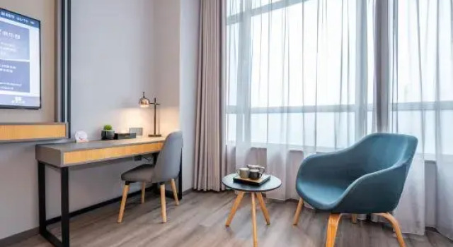 HomeInn Business Hotel (Weifang Yixin Street North of High-speed Railway Station)
